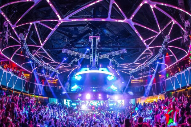 A vibrant nightclub scene filled with dancing people and colorful lights, HD Desktop Wallpaper
