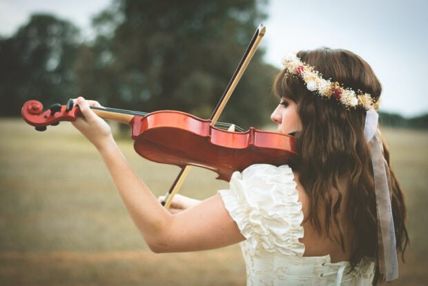 A young woman playing violin outdoors with a floral headband, HD Desktop Wallpaper