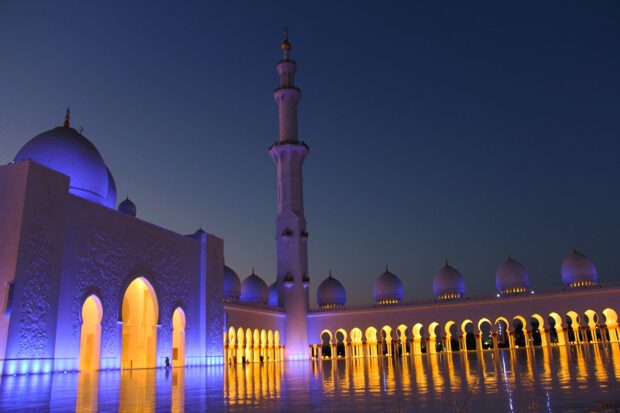 The mosque illuminated at dusk in Abu Dhabi architecture