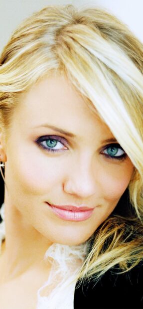 Close up of Cameron Diaz smiling with green eyes and blonde hair