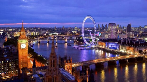 London cityscape with the clock tower and river at dusk in England