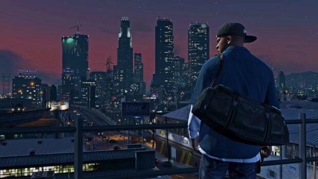 A Grand Theft Auto 5 character overlooking the city skyline at dusk