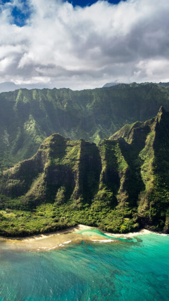Lush Hawaiian Islands landscape with steep cliffs and turquoise ocean waters