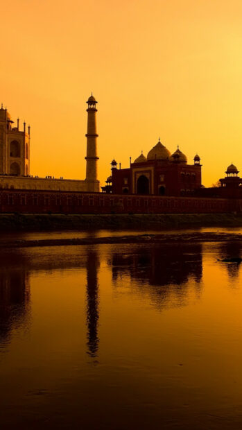 The sunset view of Taj Mahal reflecting on water in India