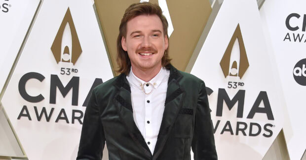 Morgan Wallen smiling in a green velvet blazer at the 53rd CMA Awards event