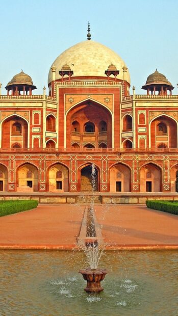 Historic Humayun's Tomb architecture in New Delhi with water fountain in foreground