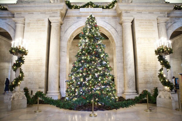 Elegant New York Christmas tree in a grand hall decorated with festive lights and garlands