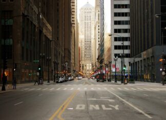 A New York streets view with tall buildings and traffic lights in a busy urban area