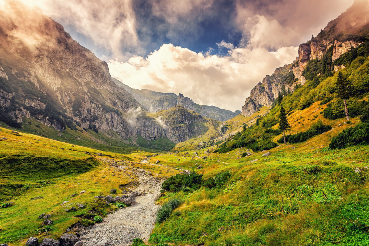 Romania Wallpaper - PixelsTalk