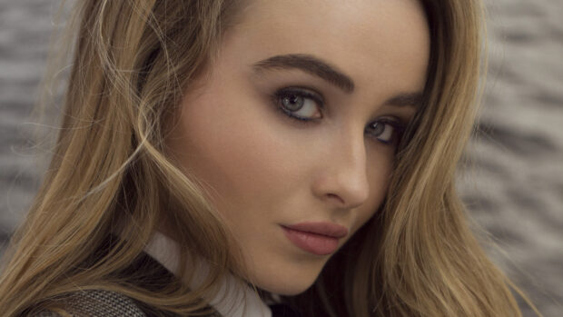 Close up of Sabrina Carpenter with natural makeup and blonde hair