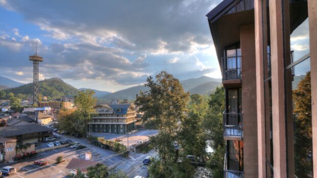 Scenic view of Tennessee town with mountains under cloudy sky