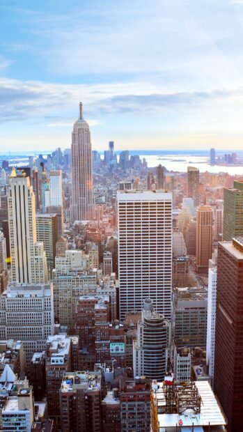 A cityscape featuring iconic structures in usa under a clear blue sky