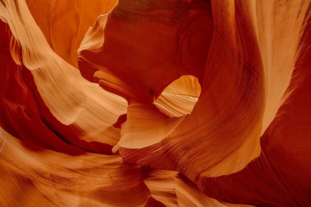 Smooth curves and natural patterns in Antelope Canyon rock formations