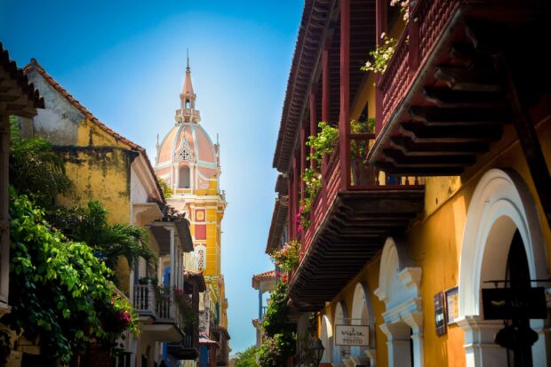 Colorful colonial architecture captures the beauty of Colombia