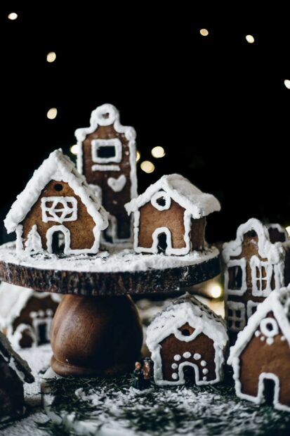 A charming gingerbread house decorated with white icing in a festive winter scene