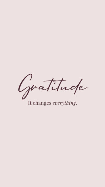 Quote about gratitude changes everything in elegant handwritten style on soft pink background