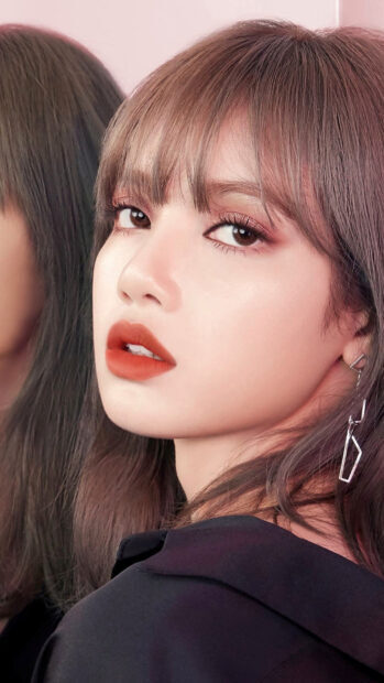 Close up portrait of Lisa Blackpink with stylish earrings and makeup in high definition
