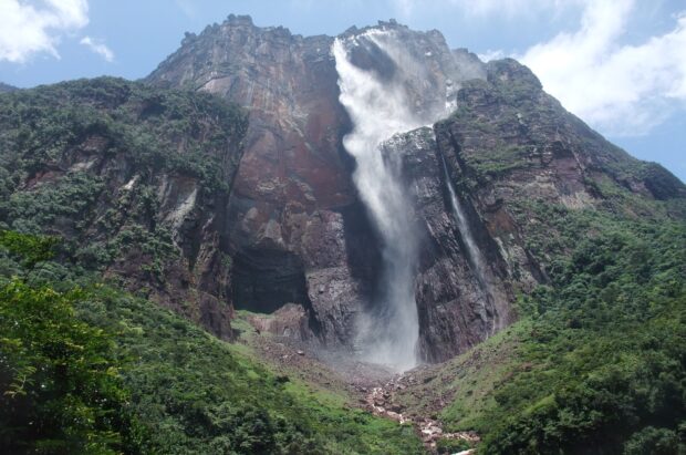 A stunning waterfall in Canaima National Park surrounded by lush vegetation and rocky cliffs
