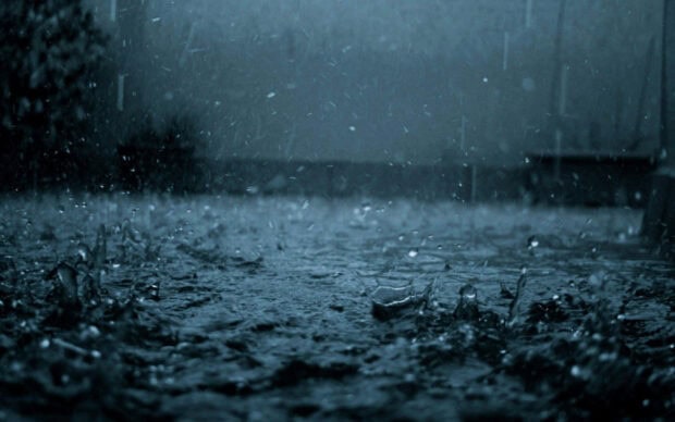 Spring rain wallpaper hd desktop close up of spring rain drops splashing on the ground during a heavy shower