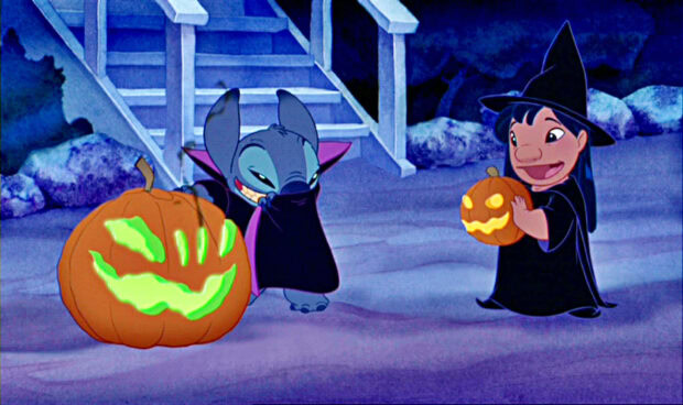 A charming Stitch Halloween wallpaper showing Stitch as a vampire next to a large glowing jack-o'-lantern and Lilo dressed as a witch