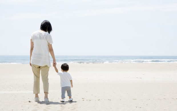 Baby mother walking beach images 1920x1200.