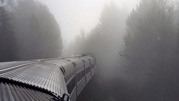 Backgrounds train in the fog.