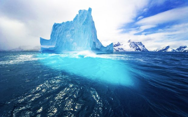 Beautiful iceberg wallpaper.