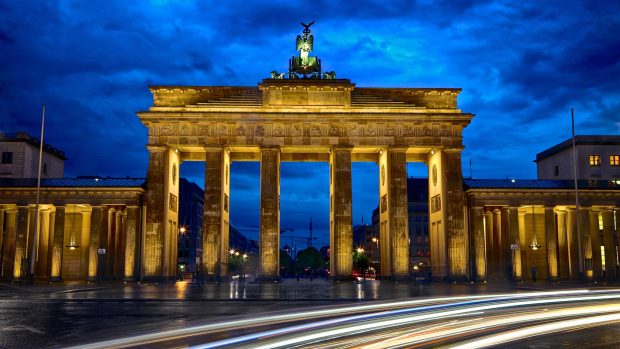 Brandenburg gate 2560x1440 berlin germany 5k.