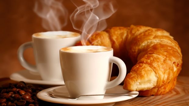 Croissant drink couples images 3840x2160.