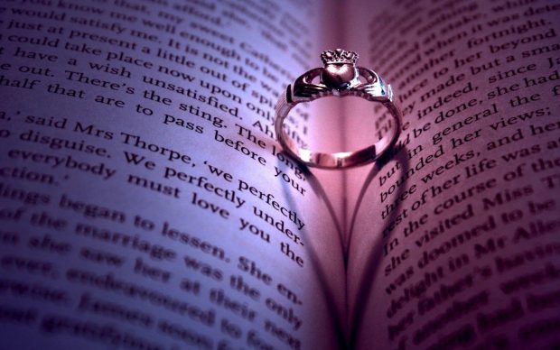 Engagement Girly HD Wallpaper Book.