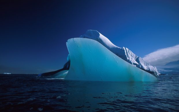 Hd iceberg wallpaper download.