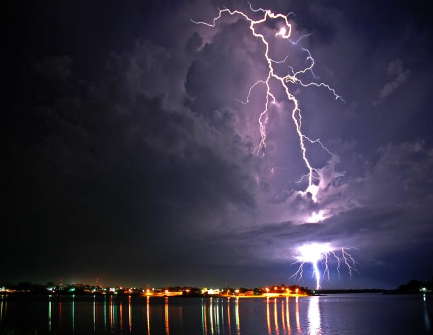 Home Phenomena Lightning Storm Wallpaper.