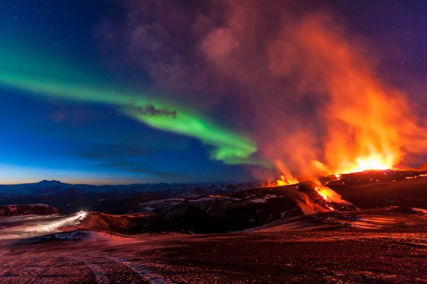 Iceland northern lights volcano wallpaper hd.