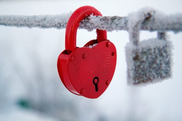 Lock Heart Mood Frozen HD Wallpaper.