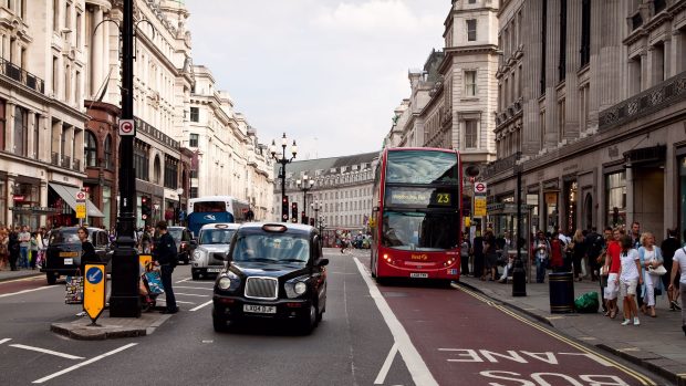 London street traffic bus stop people buildings architecture images 3840x2160.