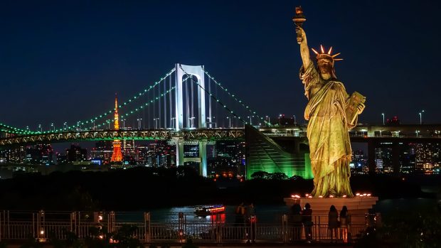 Statue of liberty at night wallpaper hd.