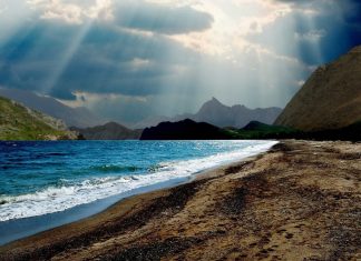 Sunbeams on a lovely sea cove beach hd wallpaper 1920x1200.