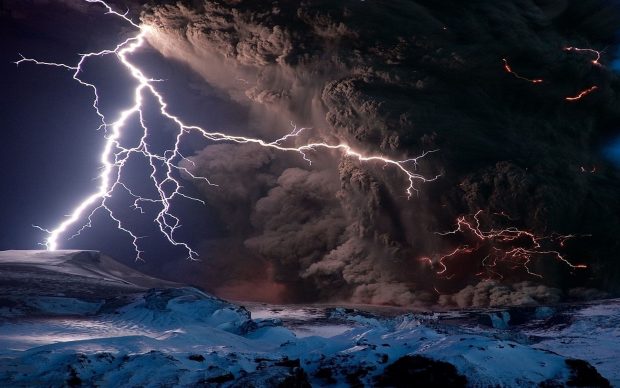 Volcano eruption lightning wallpaper hd.