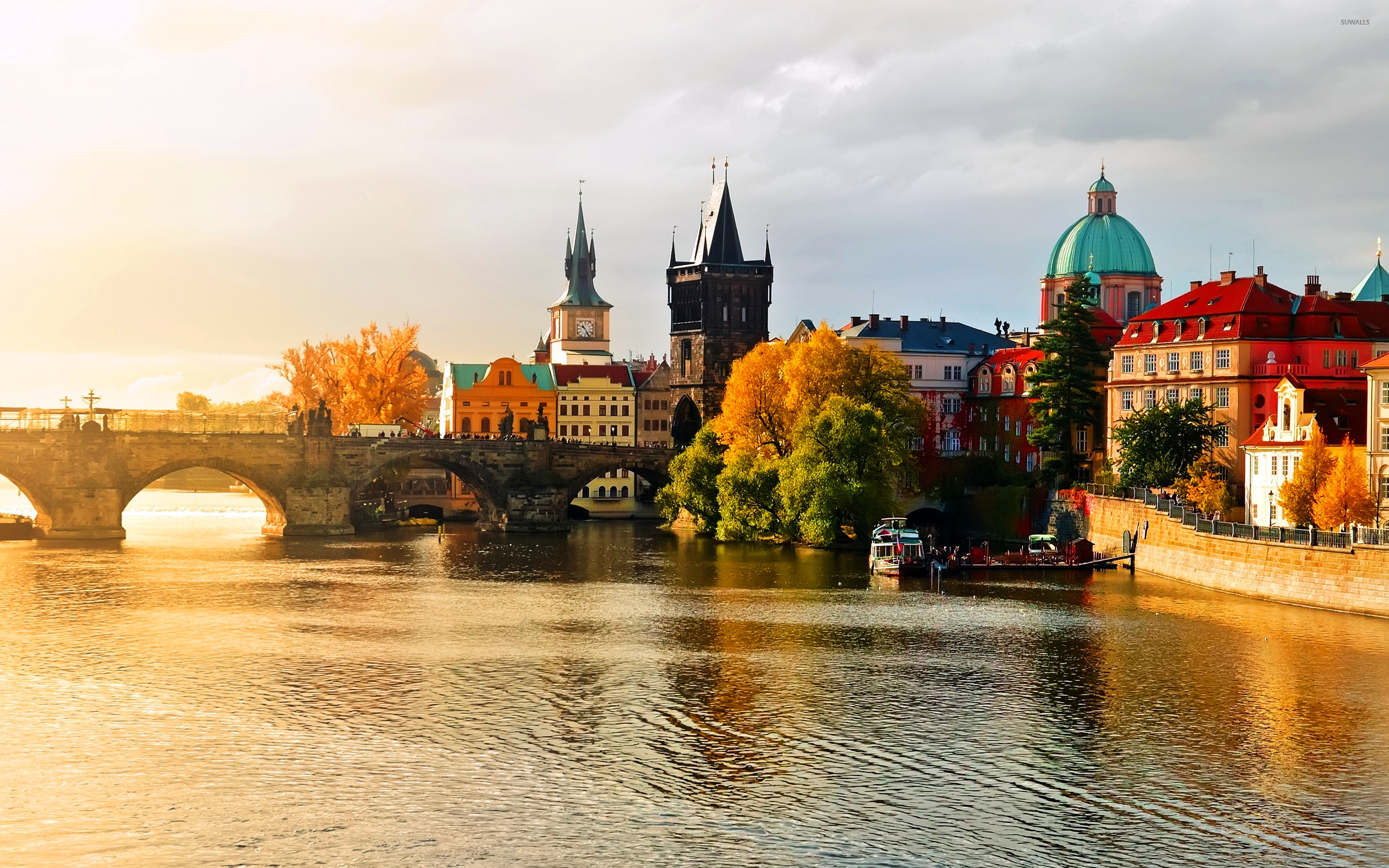 Old Town Square and Tyn Church, Prague, Czech Republic скачать