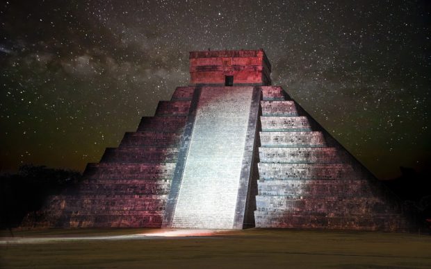 Chichen Itza Pyramid in Mexico 1920x1200.