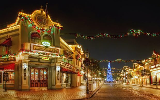 Disneyland Main Street At Christmas Live Wallpaper.