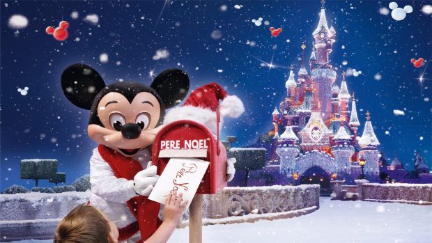 Disneyland Paris Christmas Wallpaper.