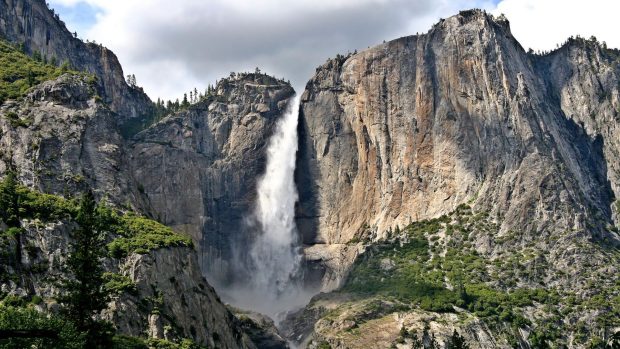 Beautiful Yosemite National Park HD Wallpaper 1.