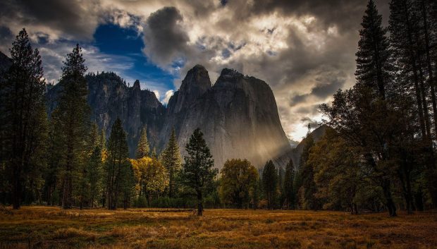 Beautiful Yosemite Night Wallpaper 1.