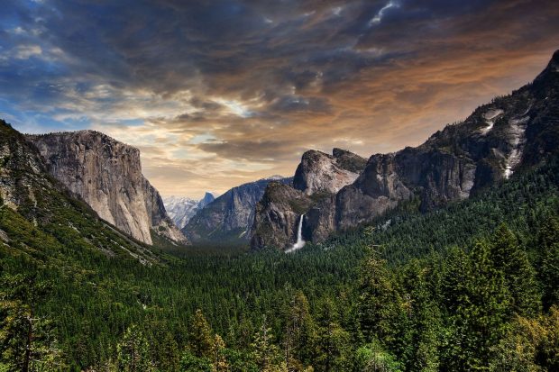 Beautiful Yosemite Night Wallpaper 4.