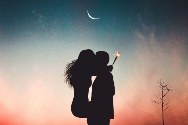 Couple Kissing Valentine Day Wallpaper.