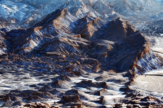 Brown and white mountains 4K image.