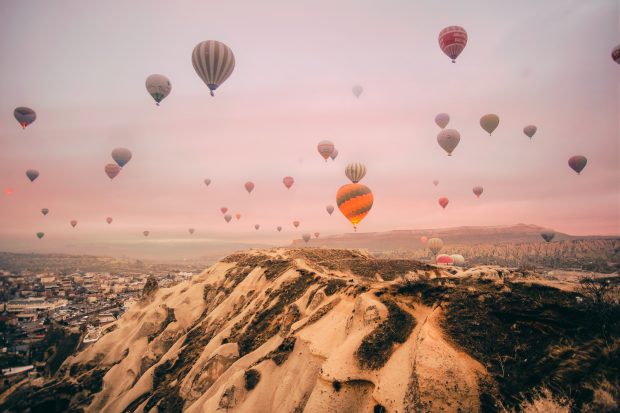 Hot air Balloon over the Mountain 4K Wallpaper.