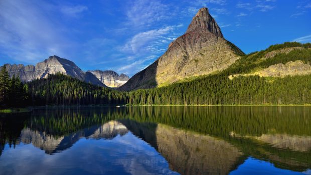 Rocky Mountains in Glacier National Park UHD 8K Wallpapers.