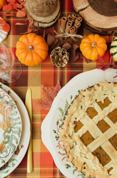 Thanksgiving aesthetic wallpaper with pumpkin pie.